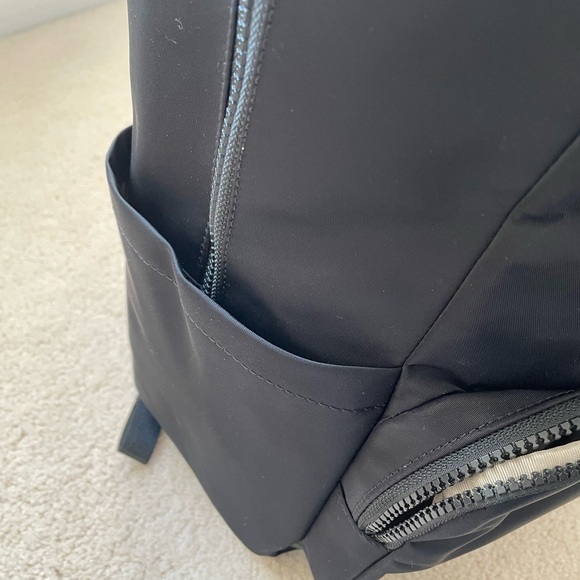 Lululemon Everywhere Backpack 22L - Picture 13 of 14